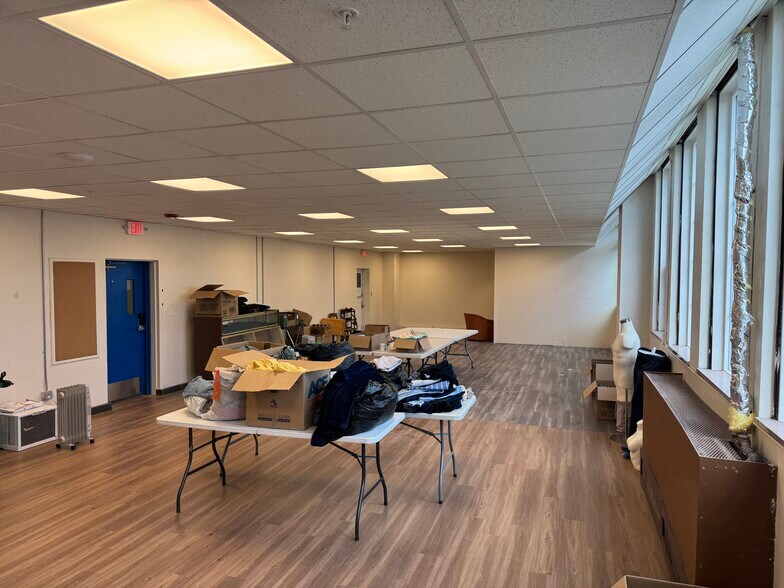 More Photos Of 115 NW State St, Pullman Loft Creative Space For Sale