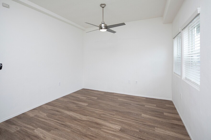 More Photos Of 3034 Canon St, San Diego Apartments For Sale