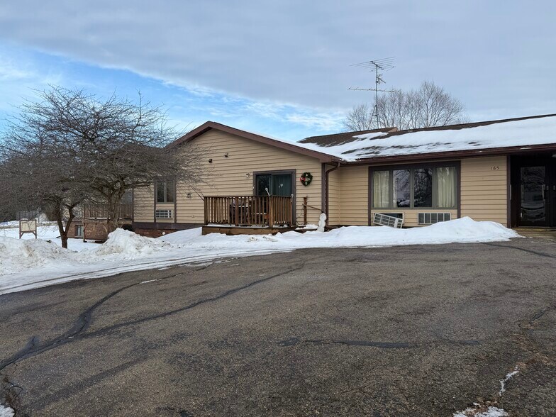 More Photos Of 165 S Chet Krause Dr, Iola Multifamily For Sale