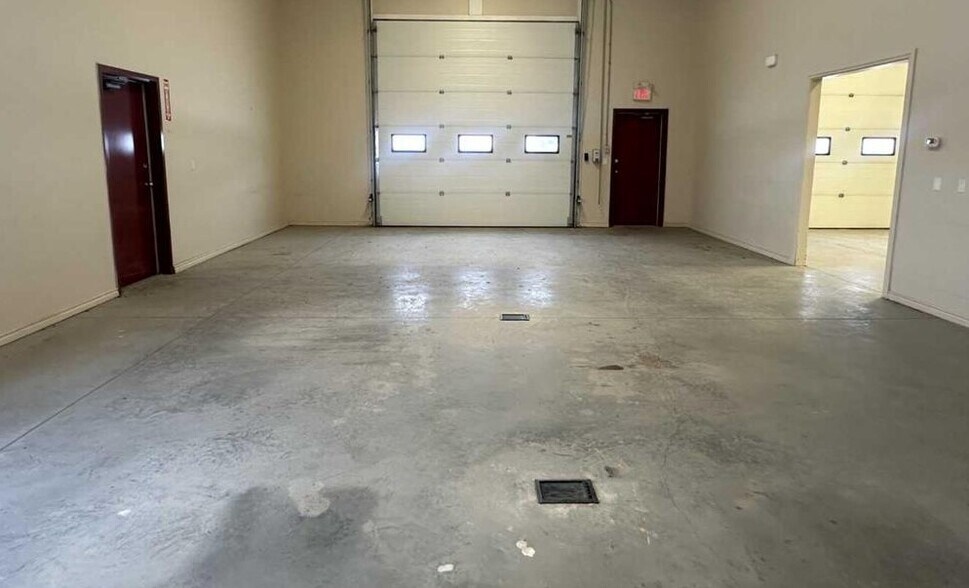 More Photos Of 10203B 123 St, Grande Prairie Warehouse For Lease
