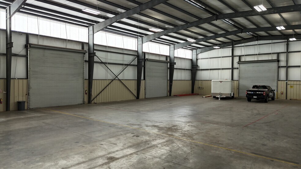 More Photos Of 6812 Bourgeois Rd, Houston Warehouse For Lease