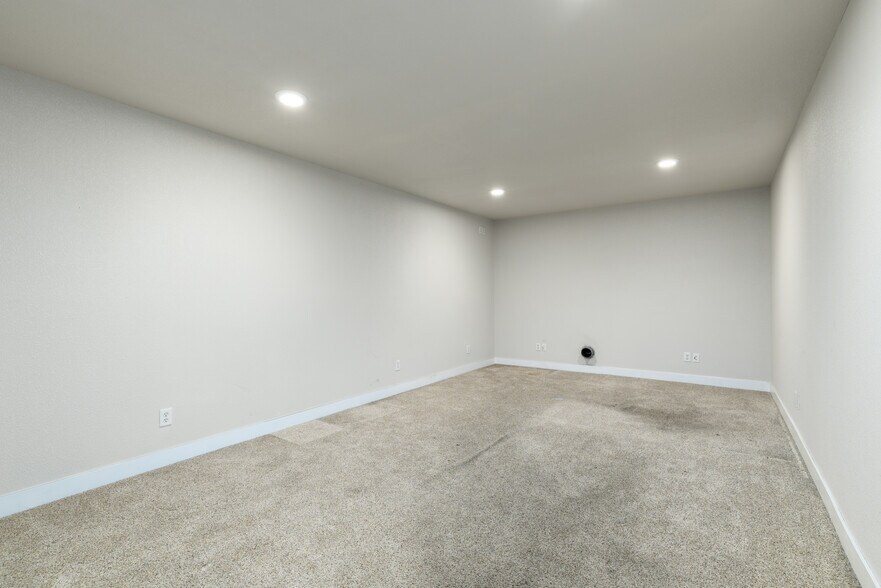 More Photos Of 9030 Winnetka Ave, Northridge Industrial For Lease