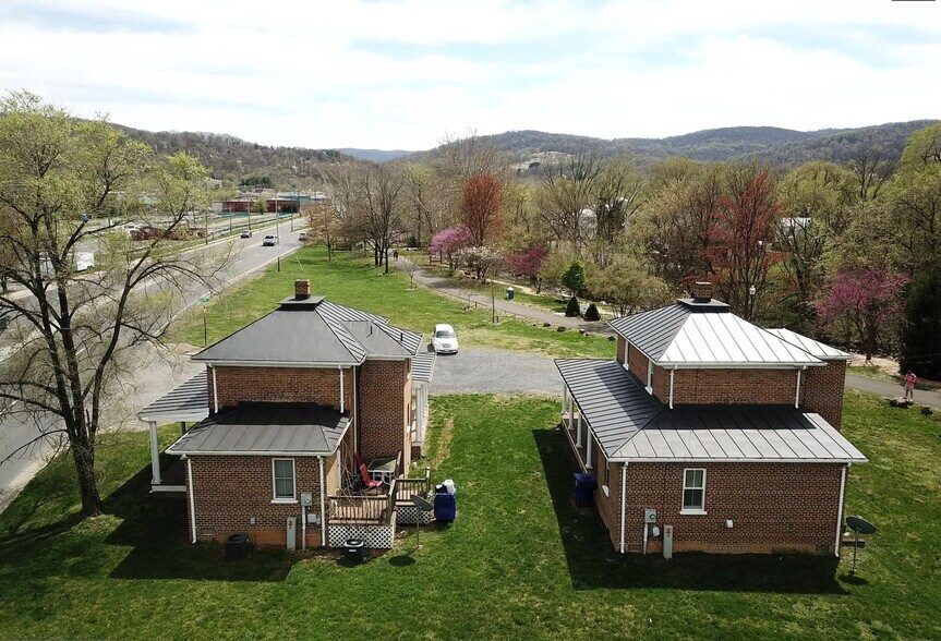 More Photos Of 602 Radham St, Front Royal Specialty For Sale