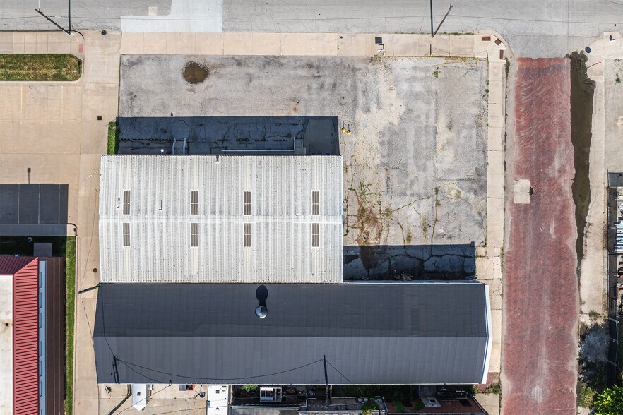 More Photos Of 624 S 7th St, Saint Joseph Industrial For Sale