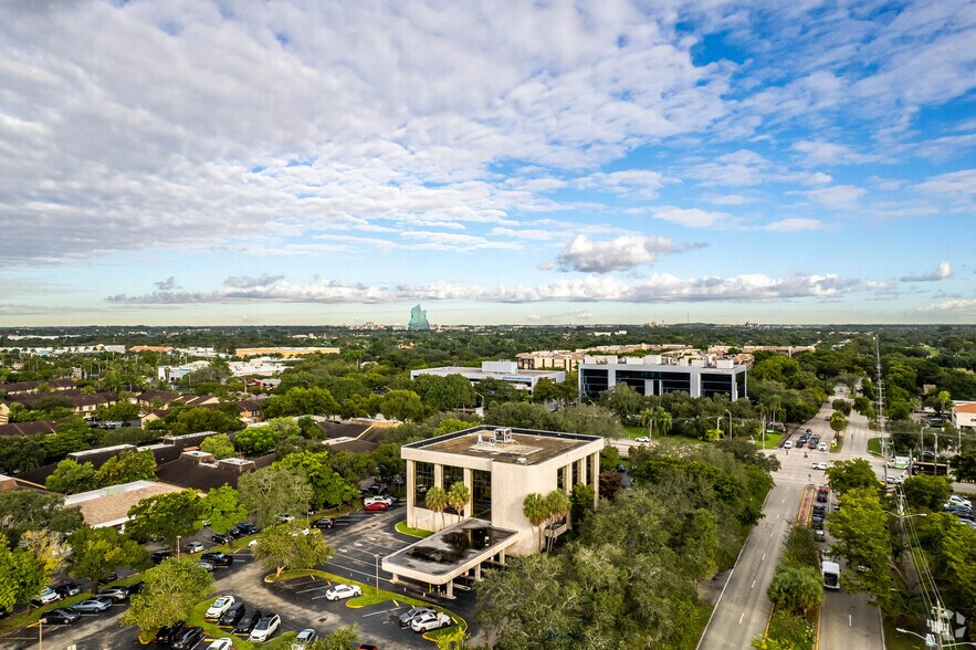 More Photos Of 4600 Sheridan St, Hollywood Office For Lease