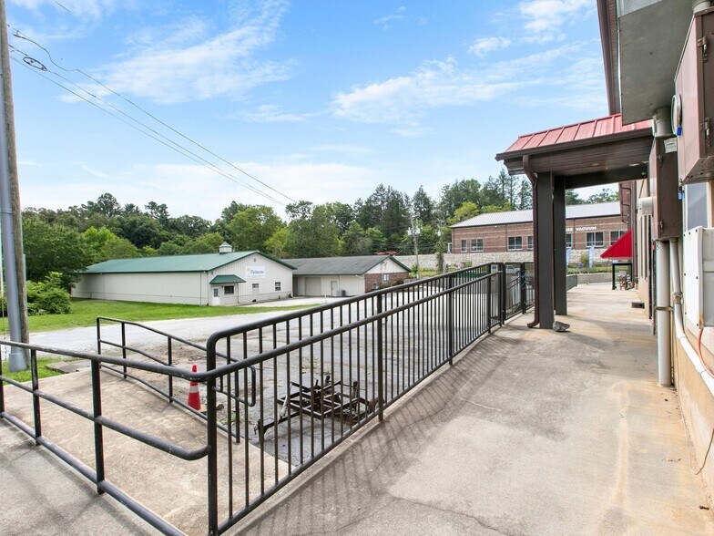 More Photos Of 2690 Hendersonville Rd, Fletcher Medical For Lease