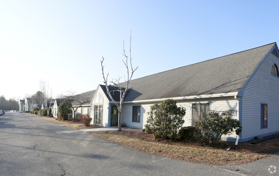 More Photos Of 68 Stiles Rd, Salem Light Manufacturing For Sale