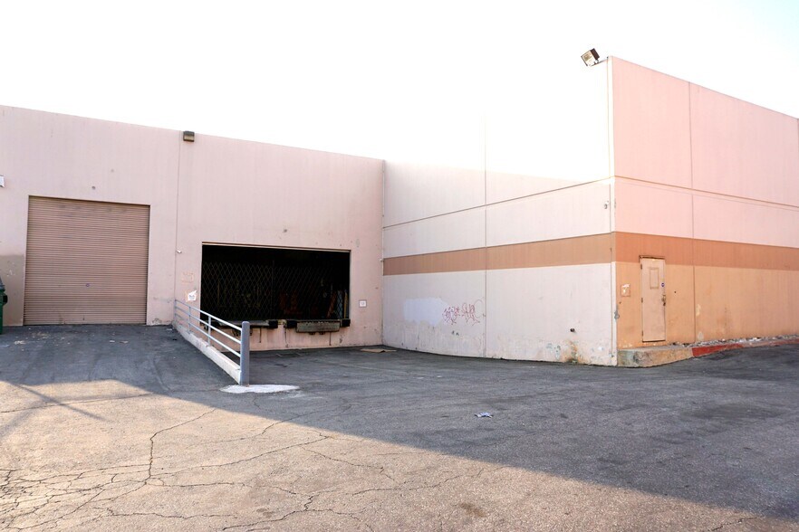 More Photos Of 6048 Triangle Dr, Commerce Warehouse For Lease