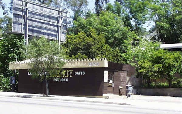 More Photos Of 3719-3731 Foothill Blvd, Glendale Restaurant For Lease