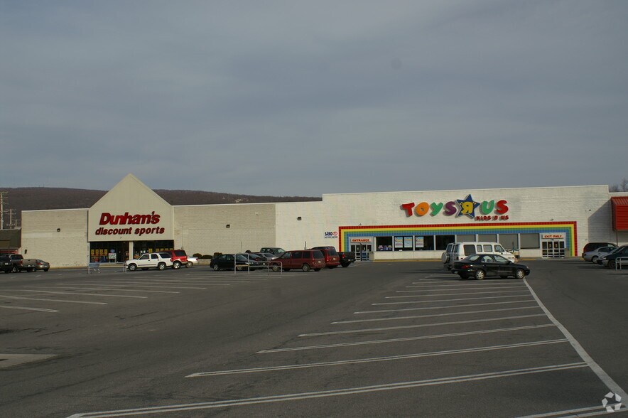 More Photos Of 275 Park Hills Plz, Altoona General Retail For Lease