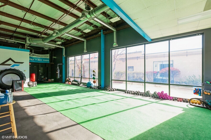 More Photos Of 366-380 Bank Dr, McHenry Restaurant For Lease