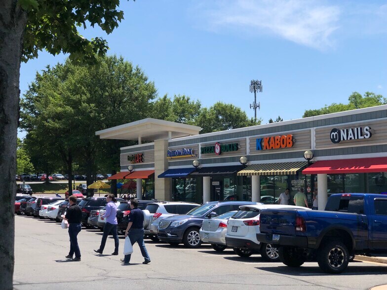 More Photos Of 4500 Daly Dr, Chantilly Storefront For Lease