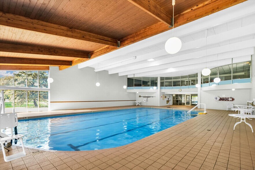 More Photos Of 1907 N Cunningham Ave, Urbana Hotel For Sale