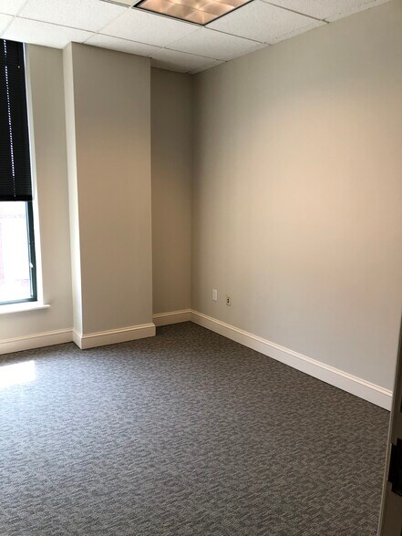 More Photos Of 211 King St, Charleston Office For Lease