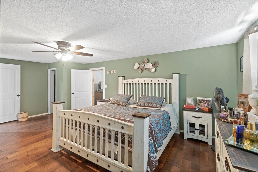 More Photos Of 725 Holmes Dr, Granbury Auto Repair For Sale