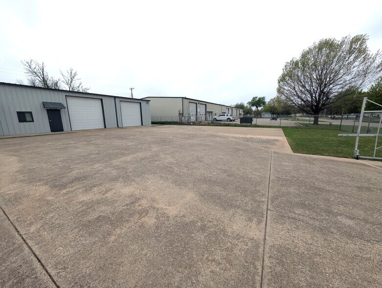 More Photos Of 2524 NW 2nd St, Oklahoma City Manufacturing For Sale