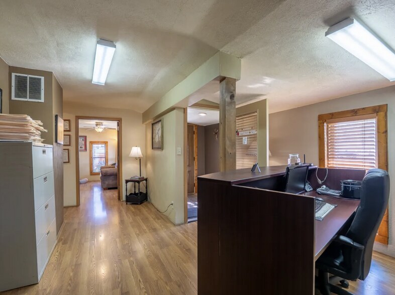 More Photos Of 1201 S Park Ave, Herrin Office For Sale
