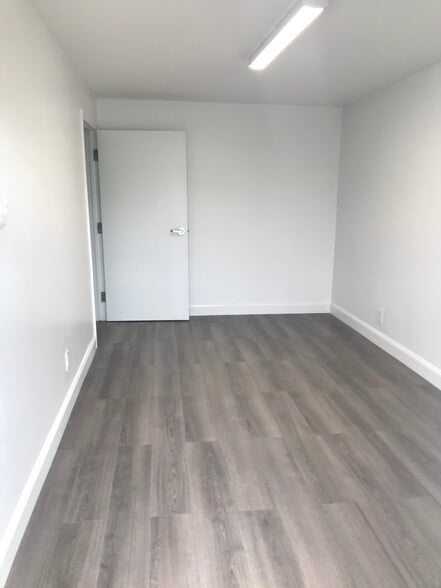 More Photos Of 1875 S Dixie Hwy, Pompano Beach Flex For Lease