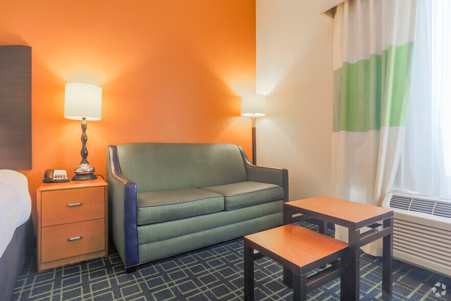 More Photos Of 1520 Mount Garfield Rd, Norton Shores Hotel For Sale