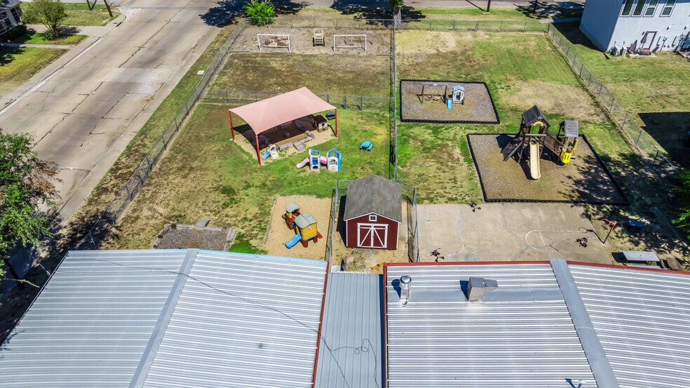 More Photos Of 306 W 24th St, Bryan Daycare Center For Sale