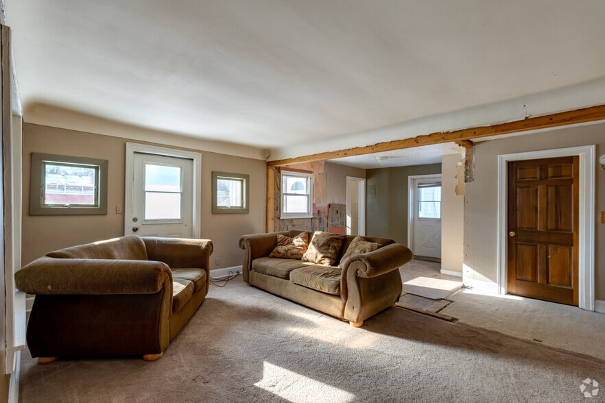 More Photos Of 456 Ortonville Rd, Ortonville Storefront Retail Residential For Sale