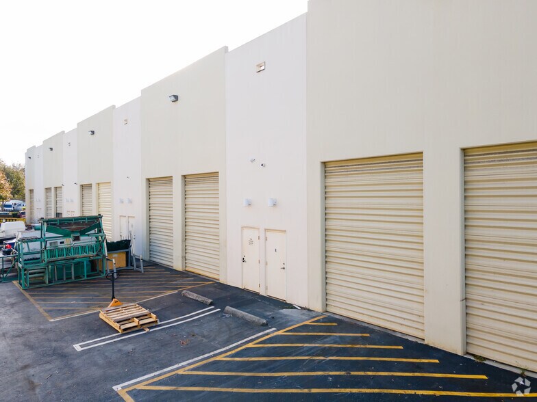 More Photos Of 3677 23rd Ave S, Lake Worth Warehouse For Lease
