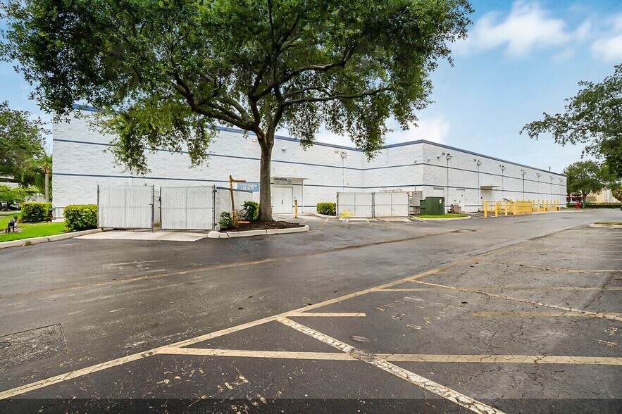 More Photos Of 1601-1605 W Oakland Park Blvd, Oakland Park Storefront Retail Office For Lease