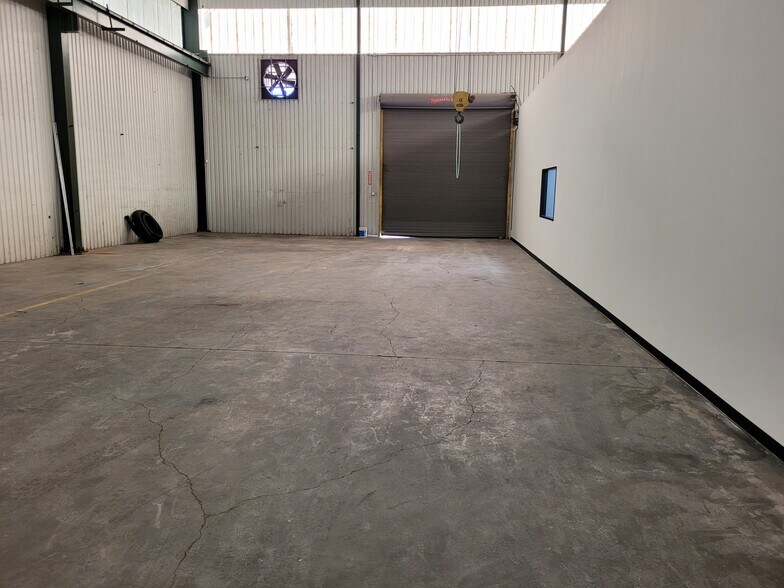 More Photos Of 9902 E Hardy Rd, Houston Warehouse For Sale