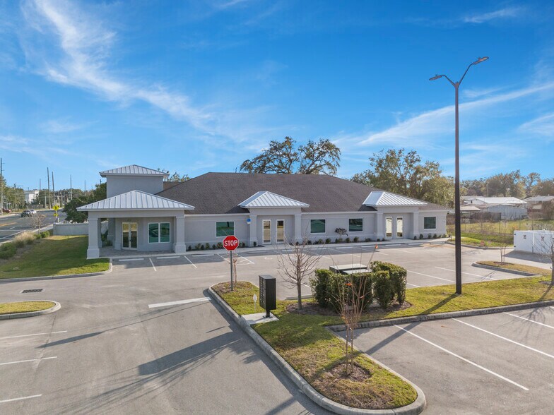 Primary Photo Of 295 Berkley Rd, Auburndale Freestanding For Lease