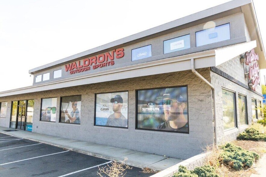 More Photos Of 330 NE Garden Valley Blvd, Roseburg Freestanding For Lease