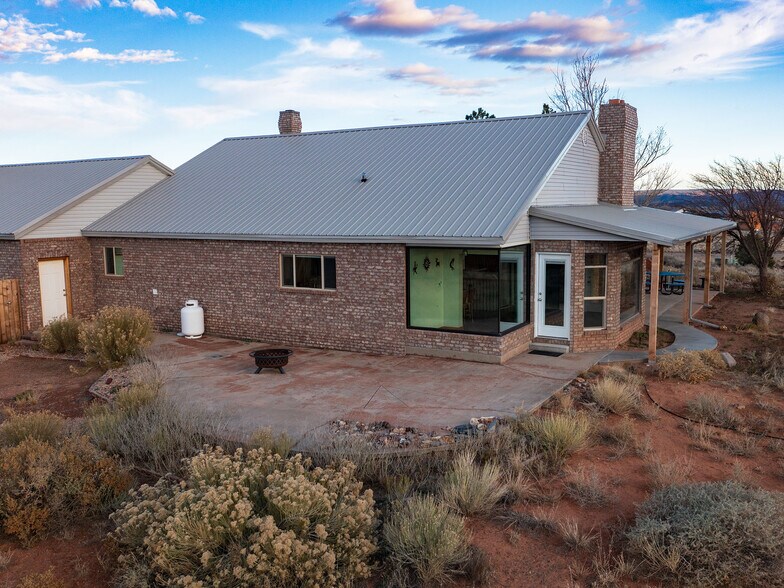 More Photos Of 397 N Wendy St, Torrey Specialty For Sale