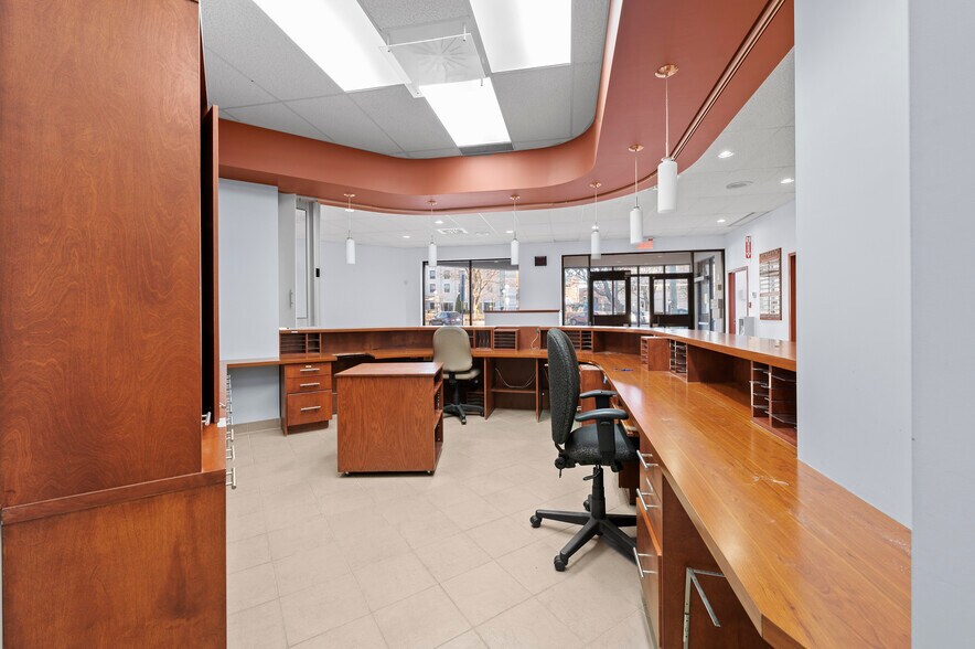 More Photos Of 84 Rue Court, Granby Medical For Sale