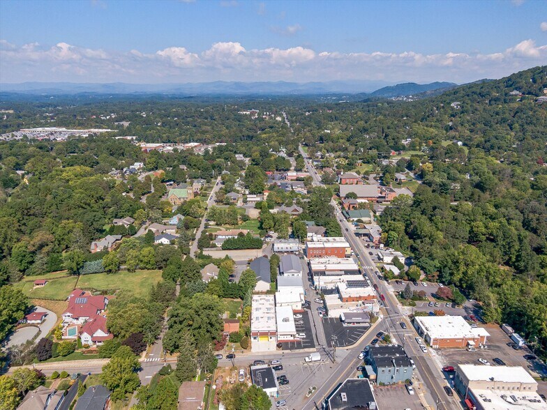 More Photos Of 13 Central Ave, Weaverville Freestanding For Lease