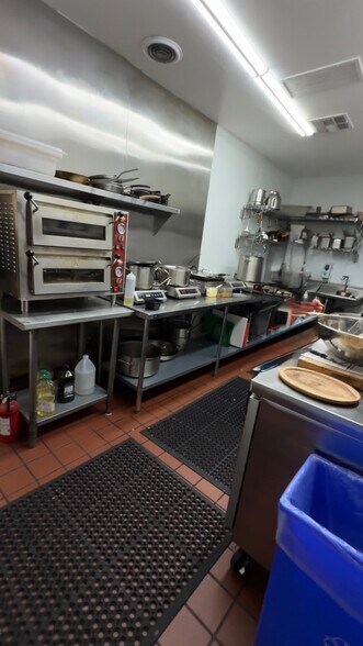More Photos Of 5657 Wilshire Blvd, Los Angeles Office For Lease