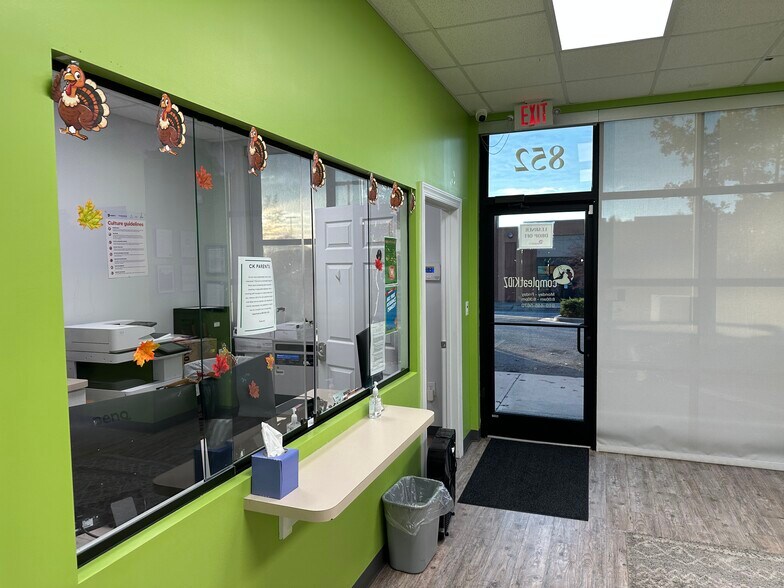 More Photos Of 850-852 Perry Rd, Apex Medical For Lease