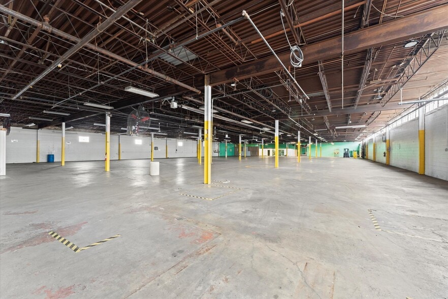More Photos Of 1701 Shepherd, Windsor Manufacturing For Lease