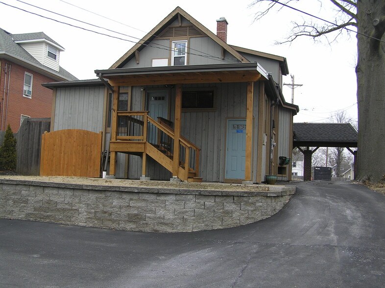 More Photos Of 1049 First Capitol Dr, Saint Charles Freestanding For Lease