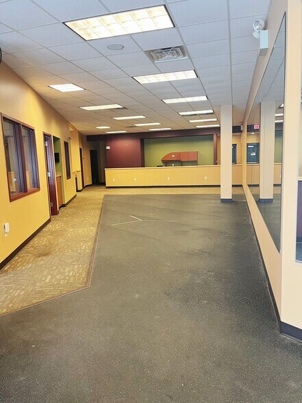 More Photos Of 2326-2342 N Farwell Ave, Milwaukee Freestanding For Lease