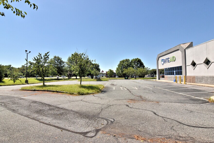 More Photos Of 1580 S Dupont Hwy, Dover General Retail For Lease