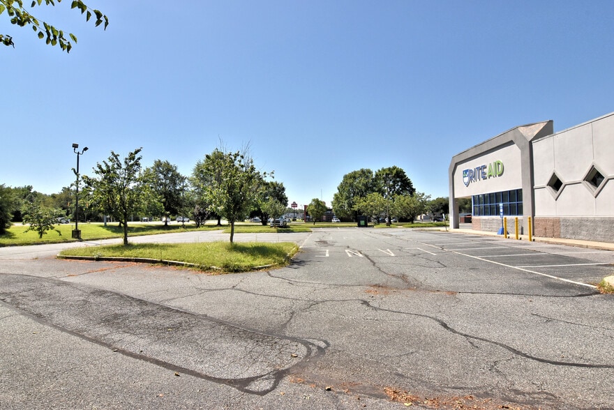 More Photos Of 1580 S Dupont Hwy, Dover General Retail For Lease