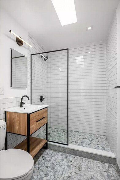 More Photos Of 147 Wythe Ave, Brooklyn Freestanding For Sale