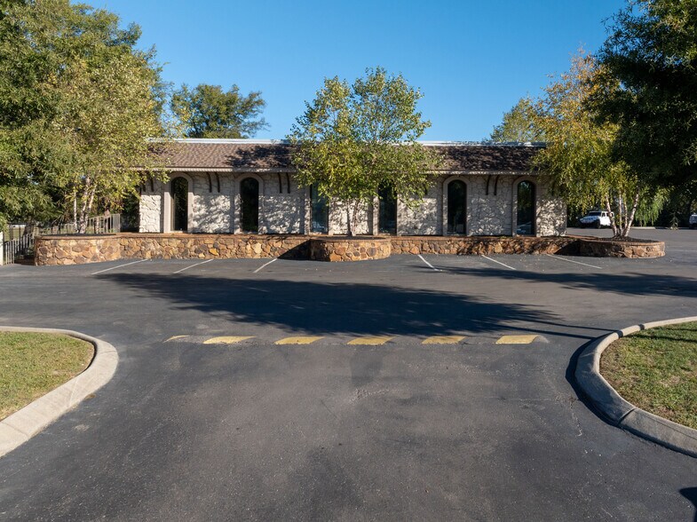 More Photos Of 806 Old Fort Pky, Murfreesboro Flex For Sale