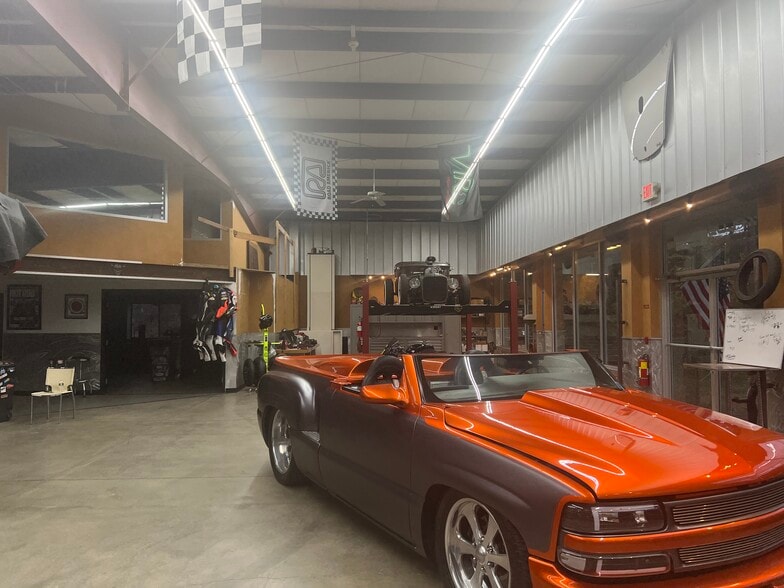 More Photos Of 571 Danbury Rd, New Milford Auto Repair For Sale