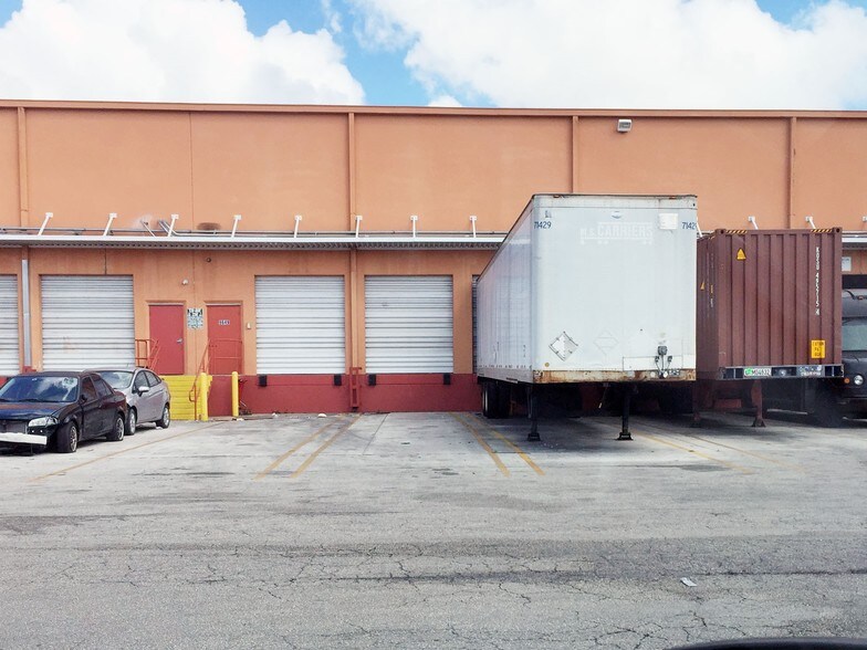 More Photos Of 9601-9667 NW 33rd St, Miami Service For Lease