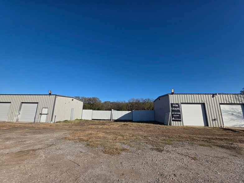More Photos Of 870 N Mayhill Rd, Denton Industrial For Lease