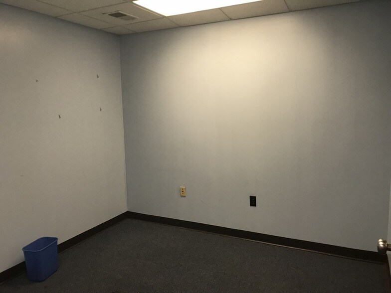 More Photos Of 131 N Hedges St, Dayton Warehouse For Sale