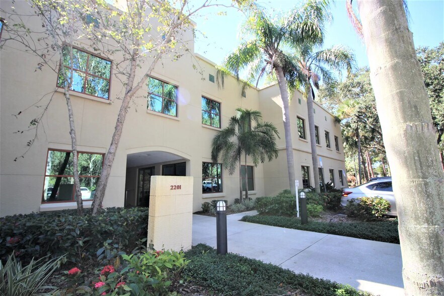 More Photos Of 2201 Cantu Ct, Sarasota Office For Lease