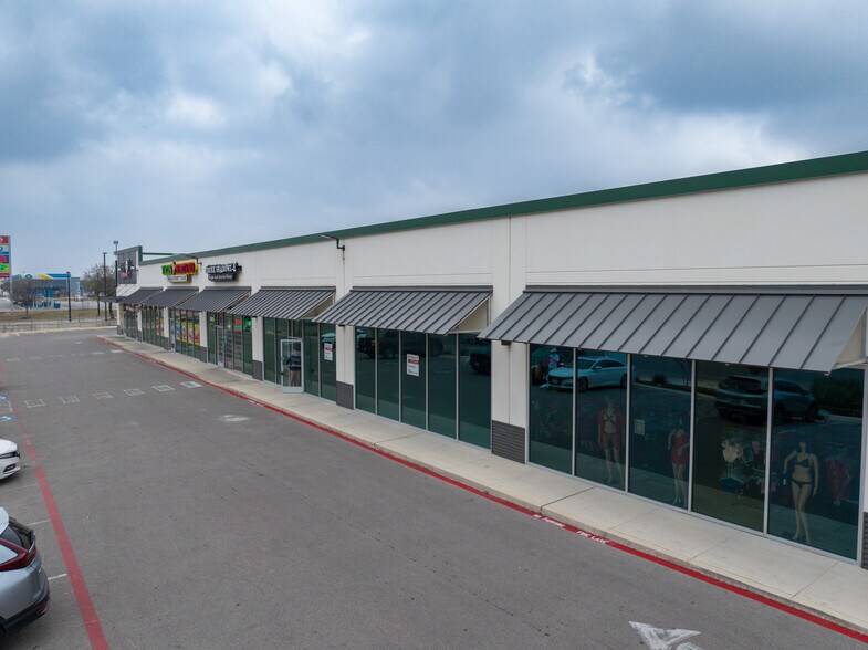 More Photos Of 8622 Huebner Rd, San Antonio Storefront For Lease