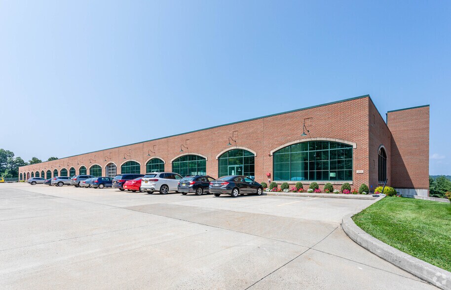 More Photos Of 100 Corporate Dr, Blauvelt Showroom For Lease