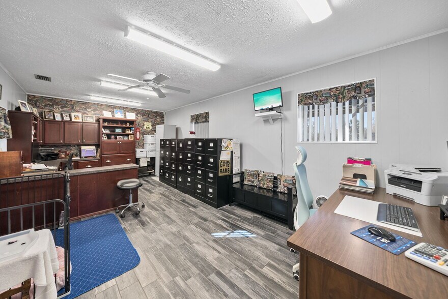 More Photos Of 2135 E 5th St, Panama City Auto Repair For Sale